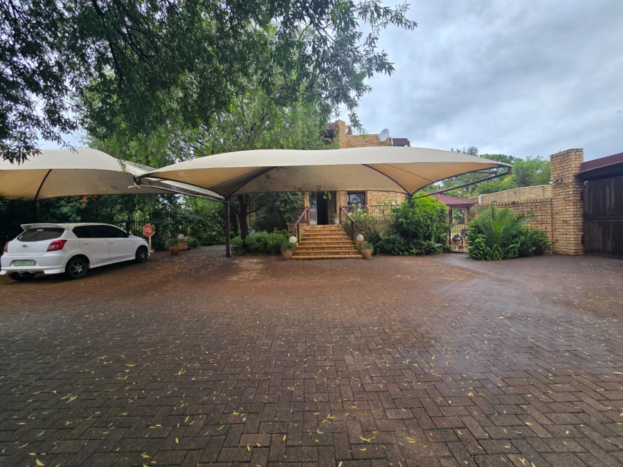 7 Bedroom Property for Sale in Langenhovenpark Free State